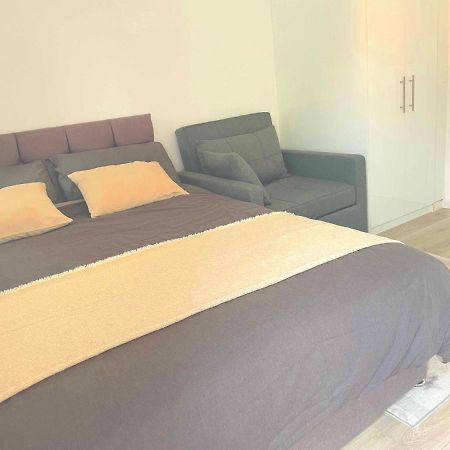 Studio Flat Private Bathroom Wc And Kitchenette Londra Esterno foto
