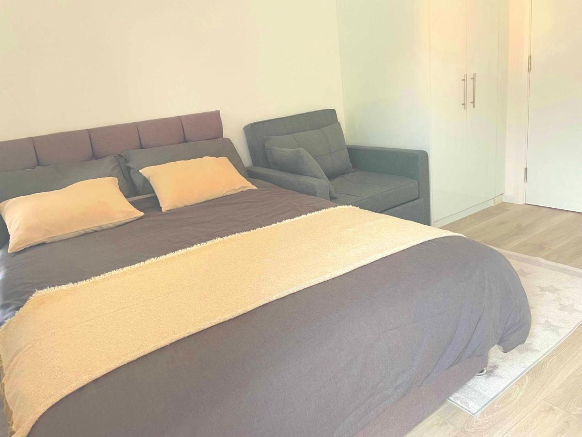 Studio Flat Private Bathroom Wc And Kitchenette Londra Esterno foto